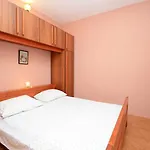 Ferienhaus In Karbuni With Sea View, Balcony, Air Conditioning, Wifi 5095-1
