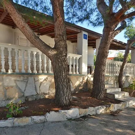 Ferienhaus In Karbuni With Sea View, Balcony, Air Conditioning, Wifi 5095-1 *